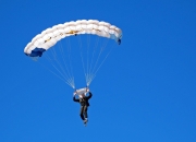 开云棋牌-引擎轰鸣与统治级数据，当F1新赛季揭幕战之夜遇见武切维奇的传奇表演