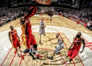 开云棋牌官网-赛道上的星辰，范戴克在F1街道赛之夜的压制级演出