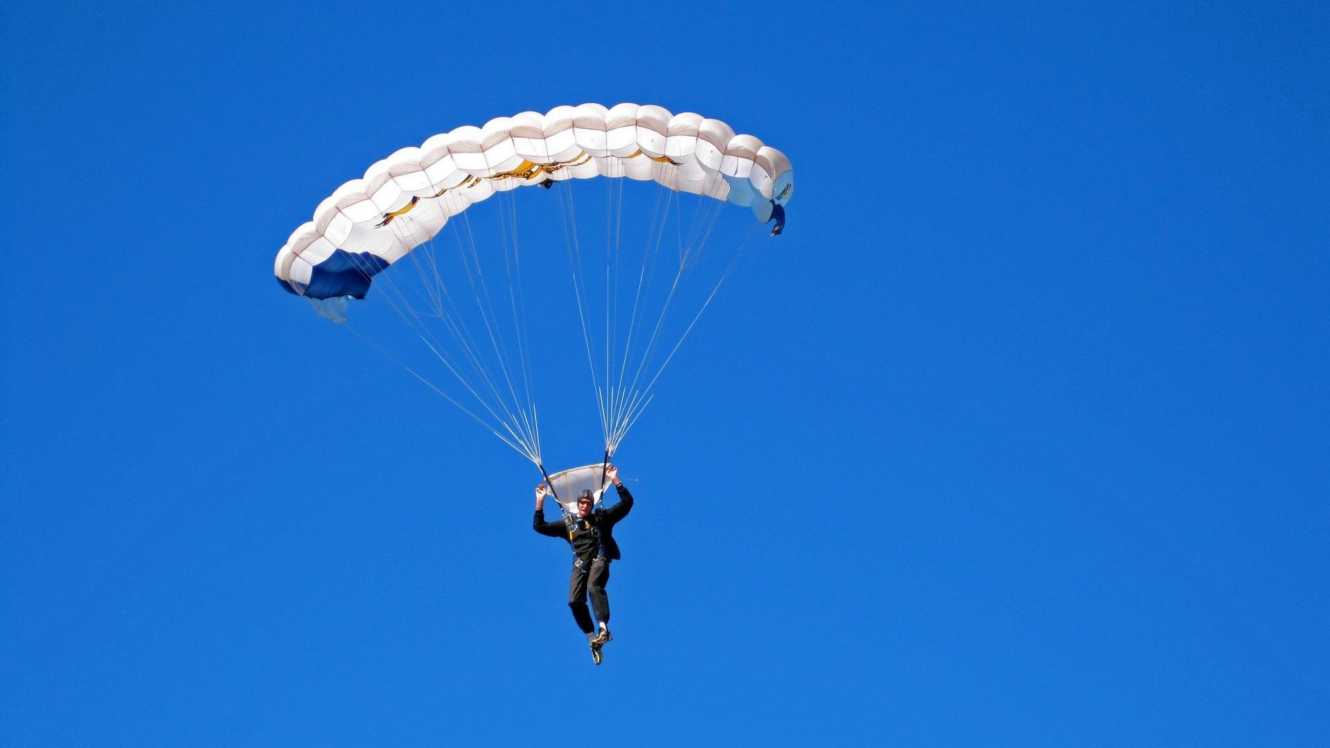 马克西如入无人之境！深圳队防线崩盘，新疆队主场大捷