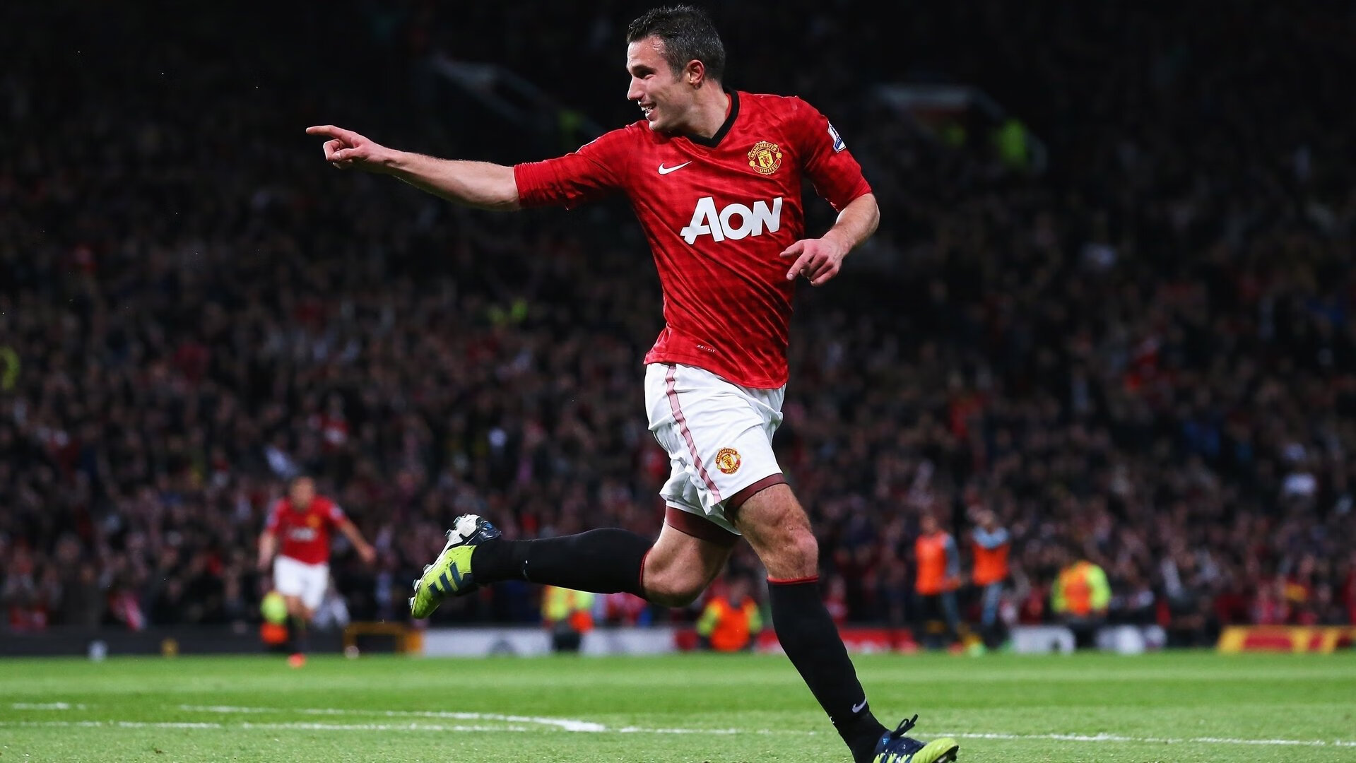 维尼修斯爆发点燃伯纳乌，英格兰军团悄然收割马德里竞技